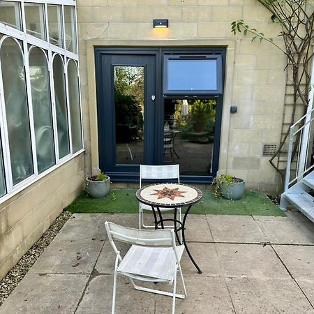 The Retreat, Luxury Studio Apartment In Bath With Parking Exterior photo